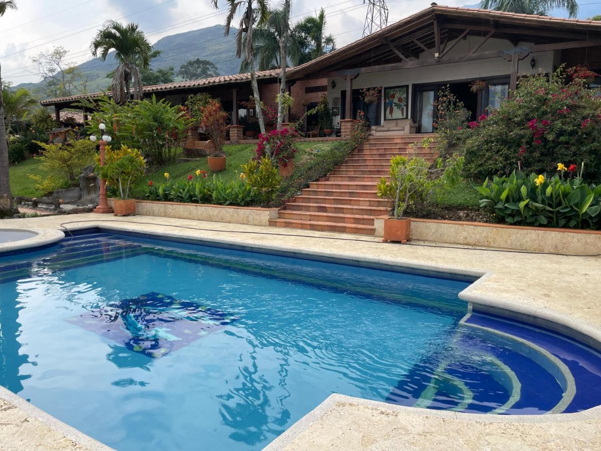 Finca Hotel Villa Camila コパカバーナ エクステリア 写真